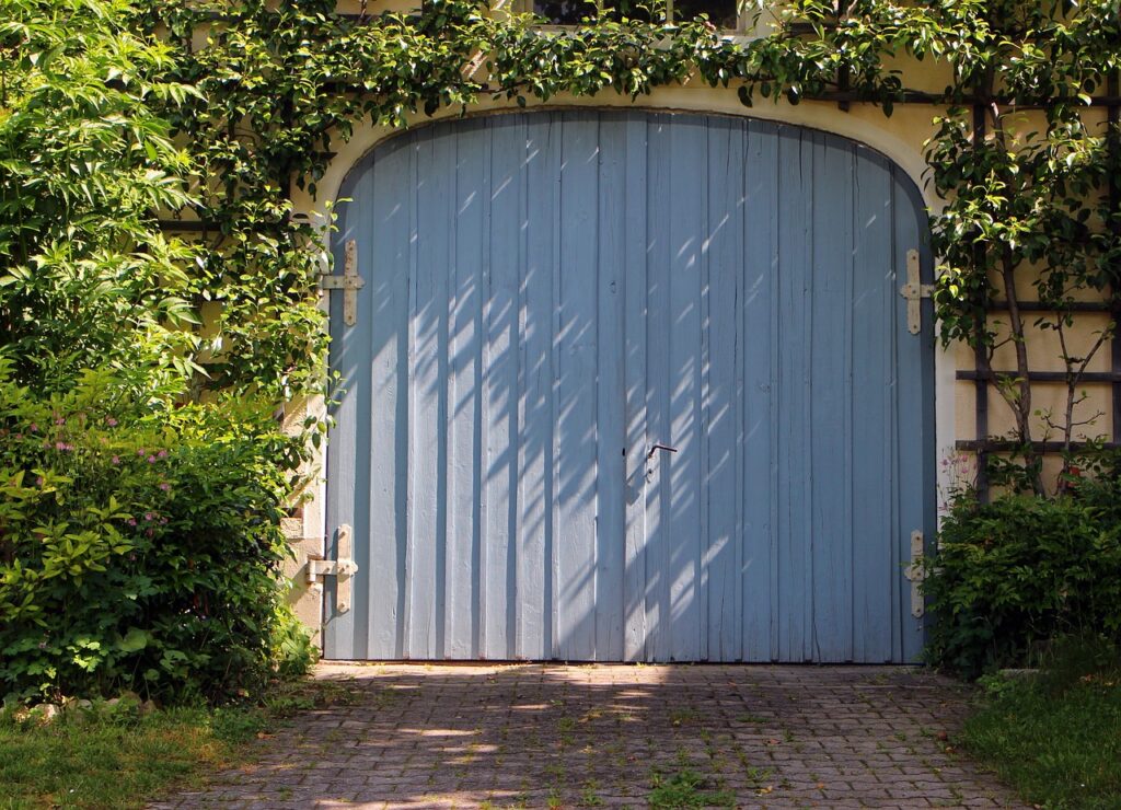 garage, garage door, door-355358.jpg